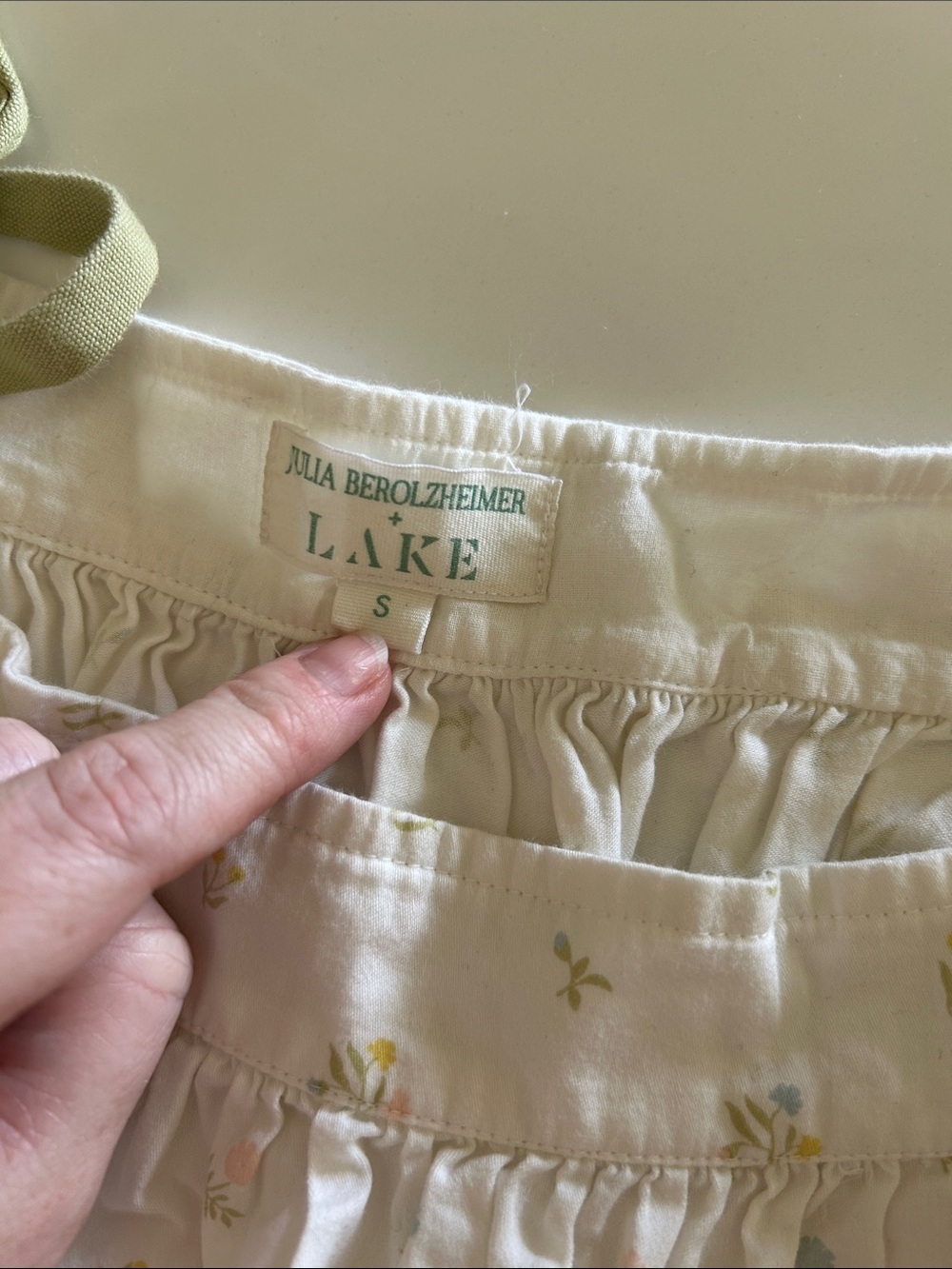 LAKE by Julia Berolzheimer Cream Floral Gathered Skirt with Green Ties top only - Picture 2 of 2